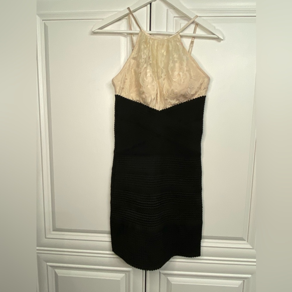 EUC Women’s/Juniors Teeze Me Sz 1 Spaghetti Strap Bandage Style Lace Top Dress